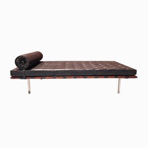 Sofá cama Barcelona de Ludwig Mies van der Rohe para Knoll Inc. / Knoll International, década de 2010