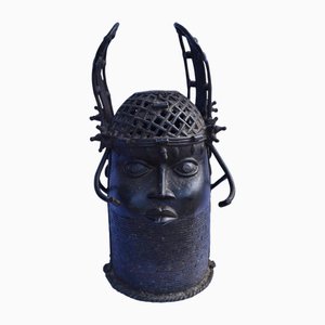 Bini / Edo Artista, Oba Testa commemorativa con ali, Pre-1800, Bronzo