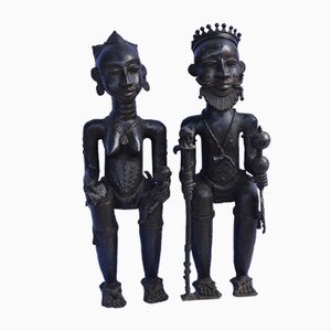 Artista Yoruba nigeriano, coppia reale, ante 1800, bronzi, set di 2