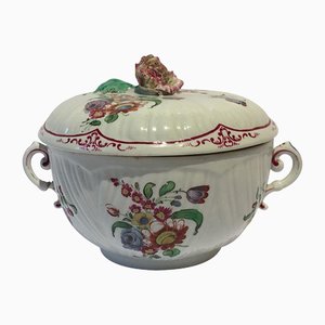 Zuppiera in porcellana con coperchio e decorazioni floreali di Richard Ginori, Italia, XVIII secolo