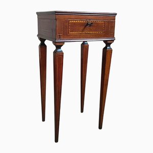Regency Beistelltisch aus Nussholz, Frühes 19. Jh., Italien