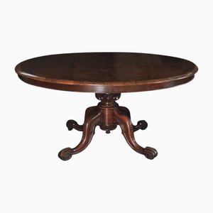 Mesa posmoderna de diseño Victoria ovalada de nogal atribuida a Filmer, Londres, década de 1850