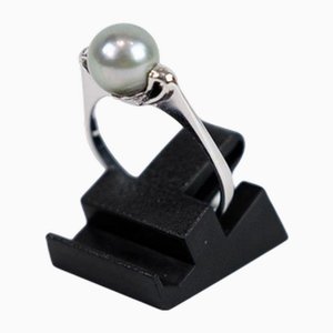 Weißgoldener Ring verziert mit Tahiti-Perle & 2 kleinen Diamanten