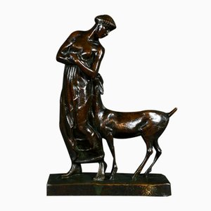 Bronze Frau mit Rehkitz von Primavera, 1930