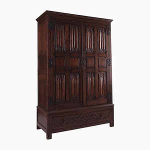 Neugotischer Kleiderschrank aus Eiche, 1960er