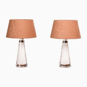 Weiße Glas Tischlampen mit Dunkelockerfarbenen Lampenschirmen von Carl Fagerlund für Orrefors Sweden, 2er Set