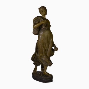 Statue en Terre Cuite d'une Femme Portant une Jarre, 20ème Siècle