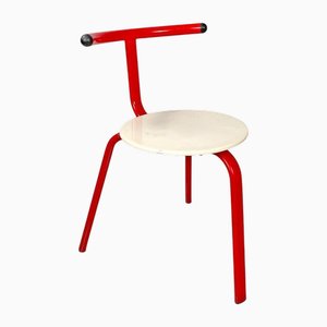 Silla italiana posmoderna de metal en rojo y blanco con asiento redondo, años 80