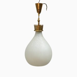 Lámpara colgante Mid-Century moderna en forma de pera con pantalla de vidrio blanco, años 60