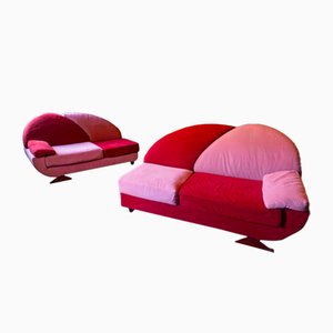 Sofás posmodernos de Alcántara rosa y rojo, Italia, años 80. Juego de 2