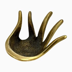 Cenicero de mano Mid-Century de latón atribuido a Walter Bosse para Herta Baller, Austria, años 50