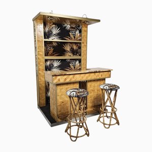 Mobile bar in bambù pressato con sgabelli, Italia, anni '70, set di 3
