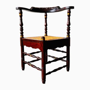 Sedia ad angolo piccola vintage in legno e vimini