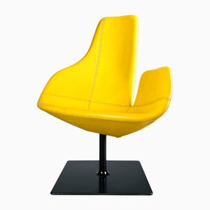 Fauteuil Pivotant Moroso en Cuir Jaune de Patricia Urquiola
