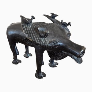 Benin Künstler, Wasserbüffel mit Ochsenpecker Vögeln, 1960er, Bronzeskulptur