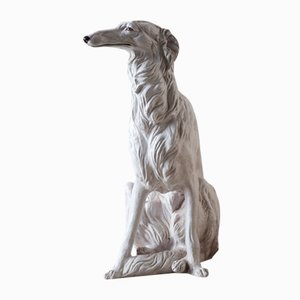 Artista italiano, Escultura de un sabueso Borzoi, años 70, Terracota pintada de blanco