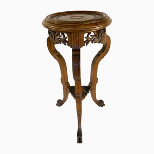 Table d'Appoint Antique avec Pieds en Chaussure de Biche, Plateau Rond Sculpté et Guirlande de Fleurs