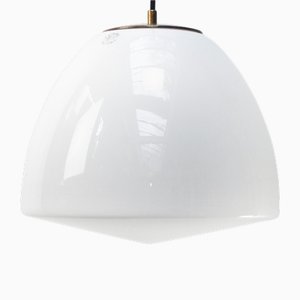 Plafonnier Mid-Century en Verre Opalin Blanc avec Plateau en Laiton par Philips, Holland