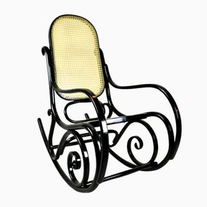 Sedia a dondolo vintage nera di Michael Thonet