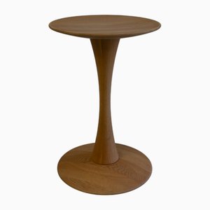 Mesa auxiliar Trisse danesa moderna de roble de Nanna Ditzel, años 2010.
