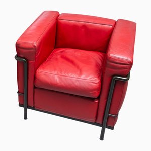 Sedia LC2 in pelle rossa di Le Corbusier, Pierre Jeanneret & Charlotte Perriand per Cassina