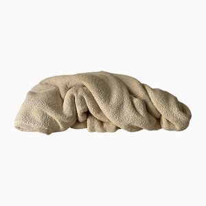 Roger Denton, Handtuch, Geschnitzter Kalkstein, 2000er