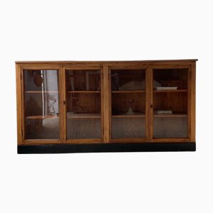 Aparador de telar de roble con puertas de vidrio, años 50