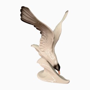 Statua decorativa a forma di gabbiano in porcellana di Royal Dux, Ex Cecoslovacchia, anni '60
