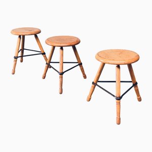 Niedrige Industrielle Dreibeinhocker, Belgien, 1950er, 3er Set