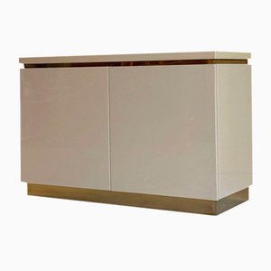 Kleiner Cremefarbener Lackierter Messing Schrank von Jean Claude Mahey, 1970er