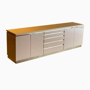 Cremefarbenes Lackiertes Sideboard aus Messing von Jean Claude Mahey, 1970er