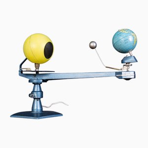 Tellurio con modelli del pianeta Terra, Luna e Sole