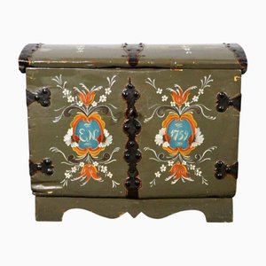 Arcón barroco redondo con tapa, 1759