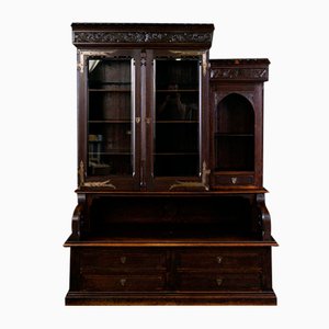 Antike gotische Vitrine
