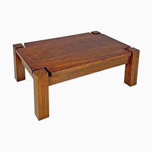 Moderner italienischer Couchtisch aus Holz mit geometrischen Linien und quadratischen Beinen, 1970er