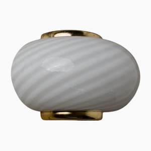 Lámpara de pared Hollywood Regency White Swirl de cristal de Murano y latón, Italia, años 70