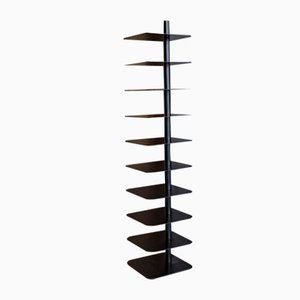 Minimalistisches Bücherregal aus schwarzem Metall