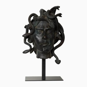Busto Medusa maschile su supporto di Pure White Lines