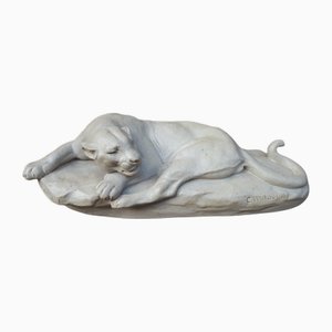 Scultura di Leonessa sdraiata in gres smaltato di Clovis-Edmond Masson, fine XIX secolo