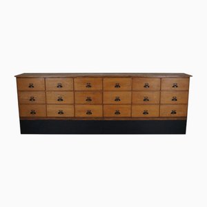 Großer niederländischer Vintage Ladenschrank aus Eiche, 1950er