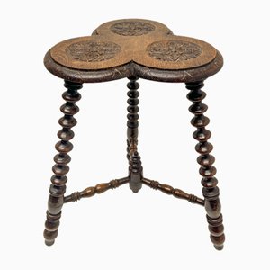 Table d'Appoint en Chêne Sculpté avec Pieds en Bobine et Plateau en Trèfle, 1920s