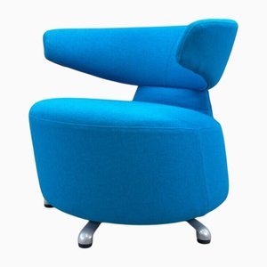 Poltrona girevole Biki blu di Toshiyuki Kita per Cassina