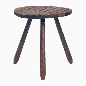 Brutalistischer Dreibeiniger Beistelltisch aus geschnitztem Holz, 1960er