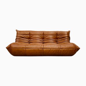 Sofá Togo francés de cuero coñac oscuro atribuido a Michel Ducaroy para Ligne Roset