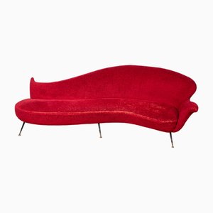 Großes geschwungenes Vintage Sofa aus rotem Samt, 1950er