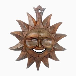 Geschnitzte Wandskulptur mit Sonnenschliff aus Holz, 20. Jh.