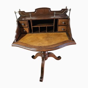 Scrittoio piccolo con 4 cassetti, due scomparti porta documenti e scomparto segreto