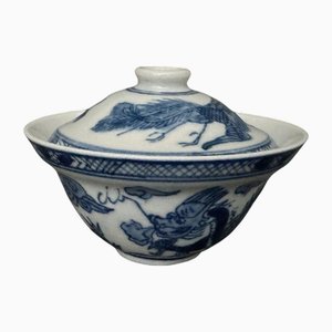 Cuenco chino de porcelana con tapa