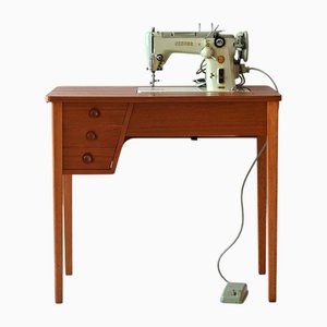 Bureau avec Machine à Coudre Singer, 1960s