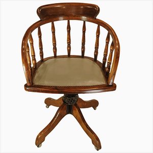 Silla de escritorio Captain's antigua con detalles de tachuelas de latón y base de hierro, años 30